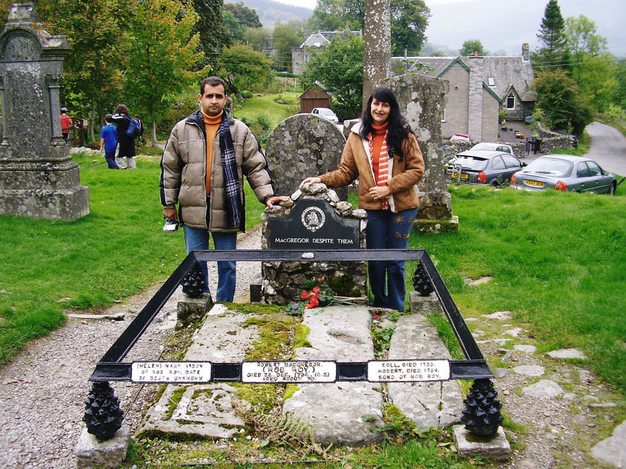 Túmulo de Rob Roy MacGregor, sua esposa e dois filhos